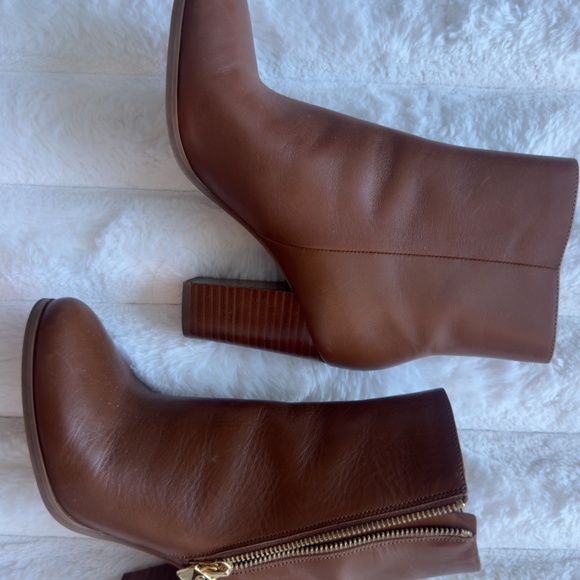 Michael Kors Britt Leather Ankle Booties Size 2 Luggage Color - Picture 2 of 4